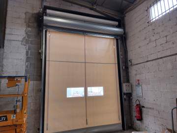 Installation de systèmes bi-portes sur un site de logistique à Toulouse.