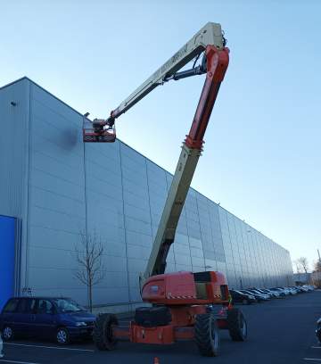 Réparation du bardage sur un bâtiment situé à Bordeaux