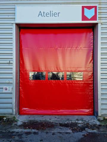 Installation d'une porte souple avec rideau métallique à Toulouse