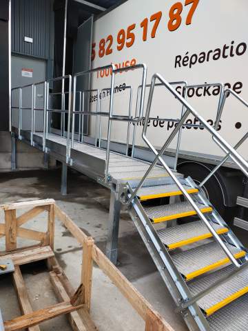 Installation d'une passerelle à Toulouse