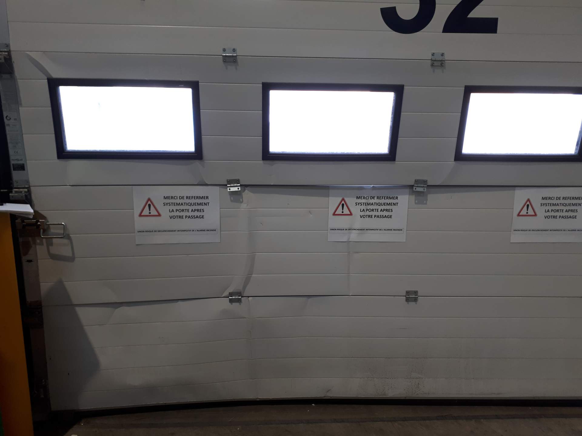 Réparation d’une porte sectionnelle de quai 