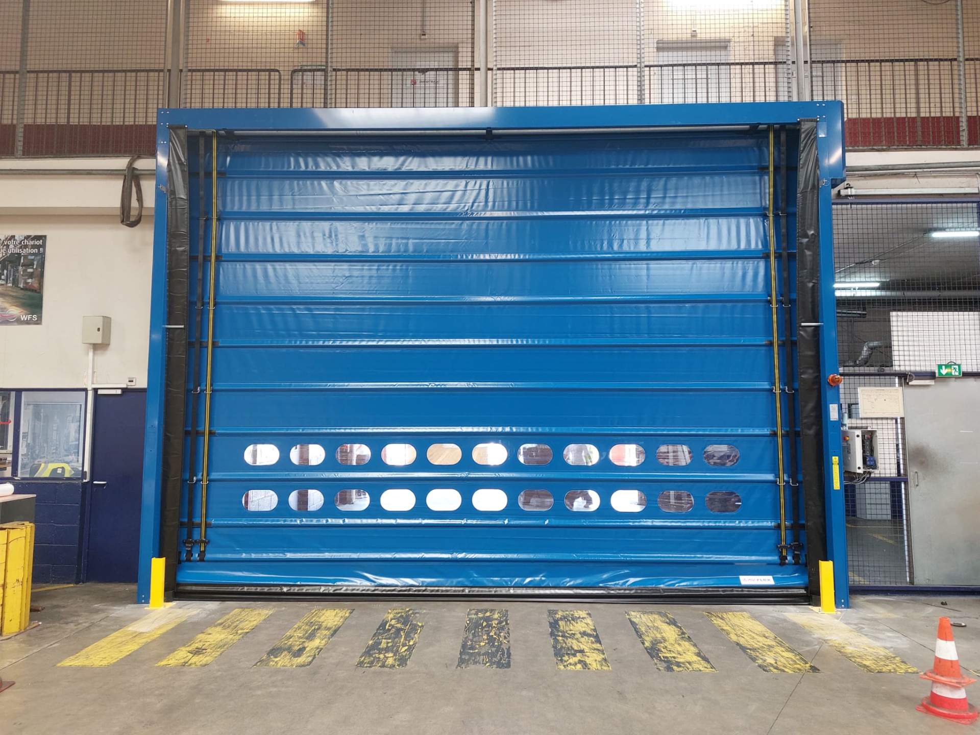Remplacement d’une porte souple automatique sur un site aéronautique  à Toulouse.