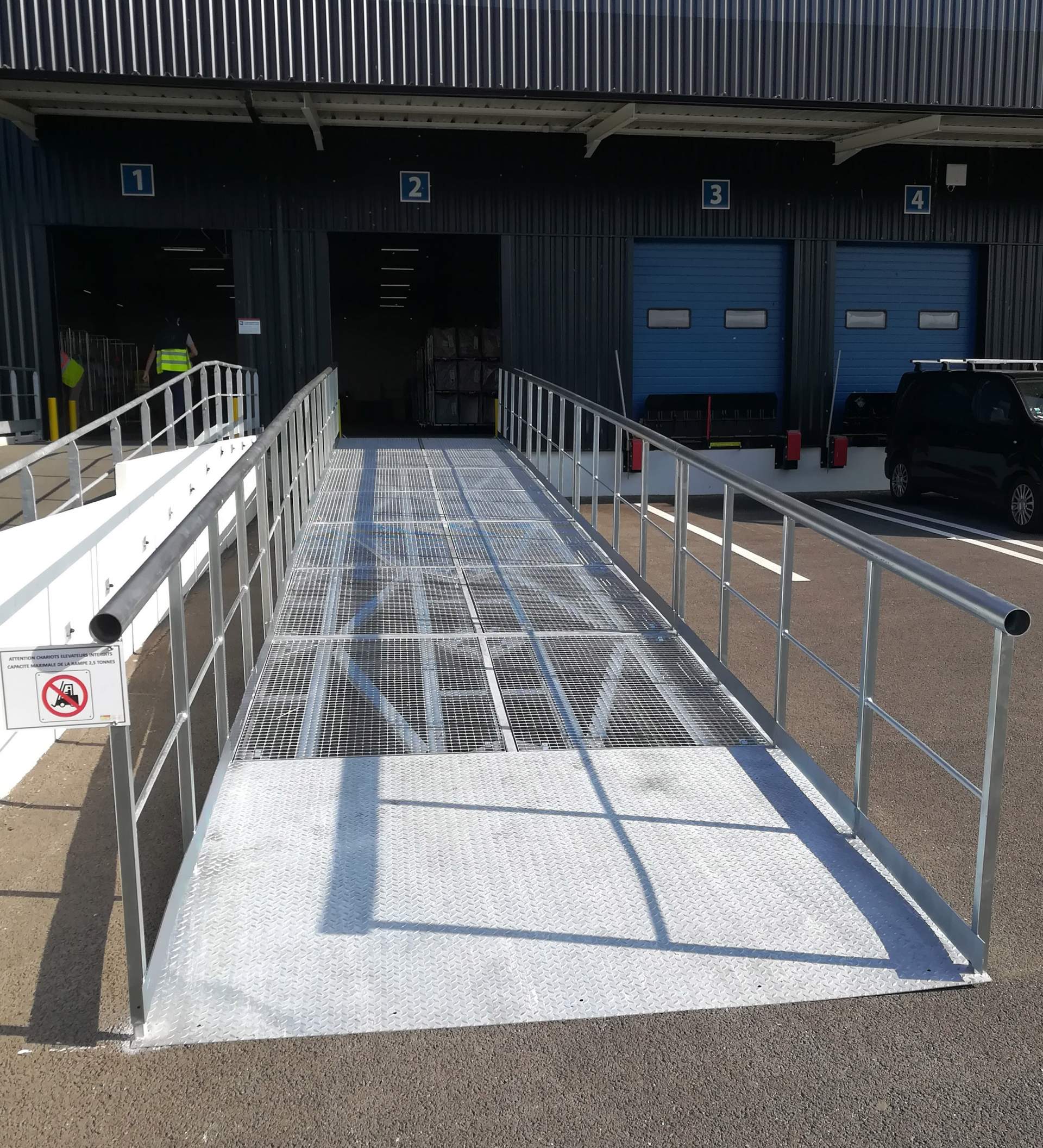 Pose d'une rampe d'accès à Bassens