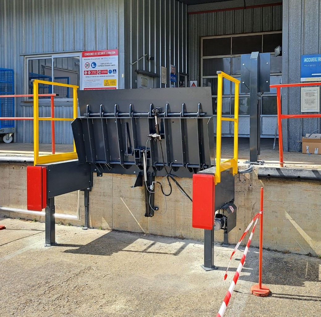 Installation d’une mini rampe hydraulique avec zone refuge et garde-corps