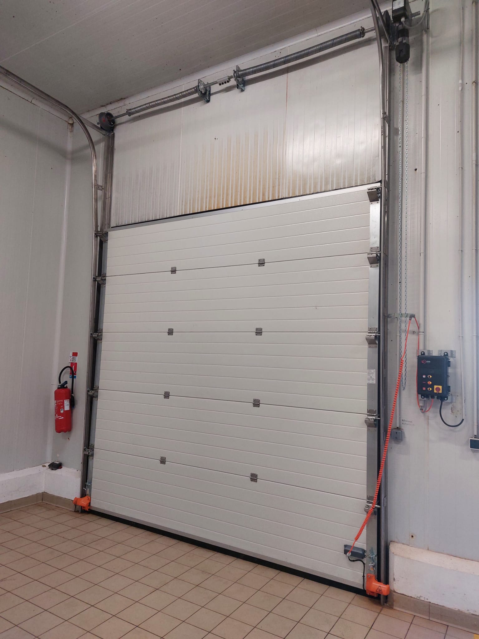 Remplacement d’une porte sectionnelle à Bordeaux