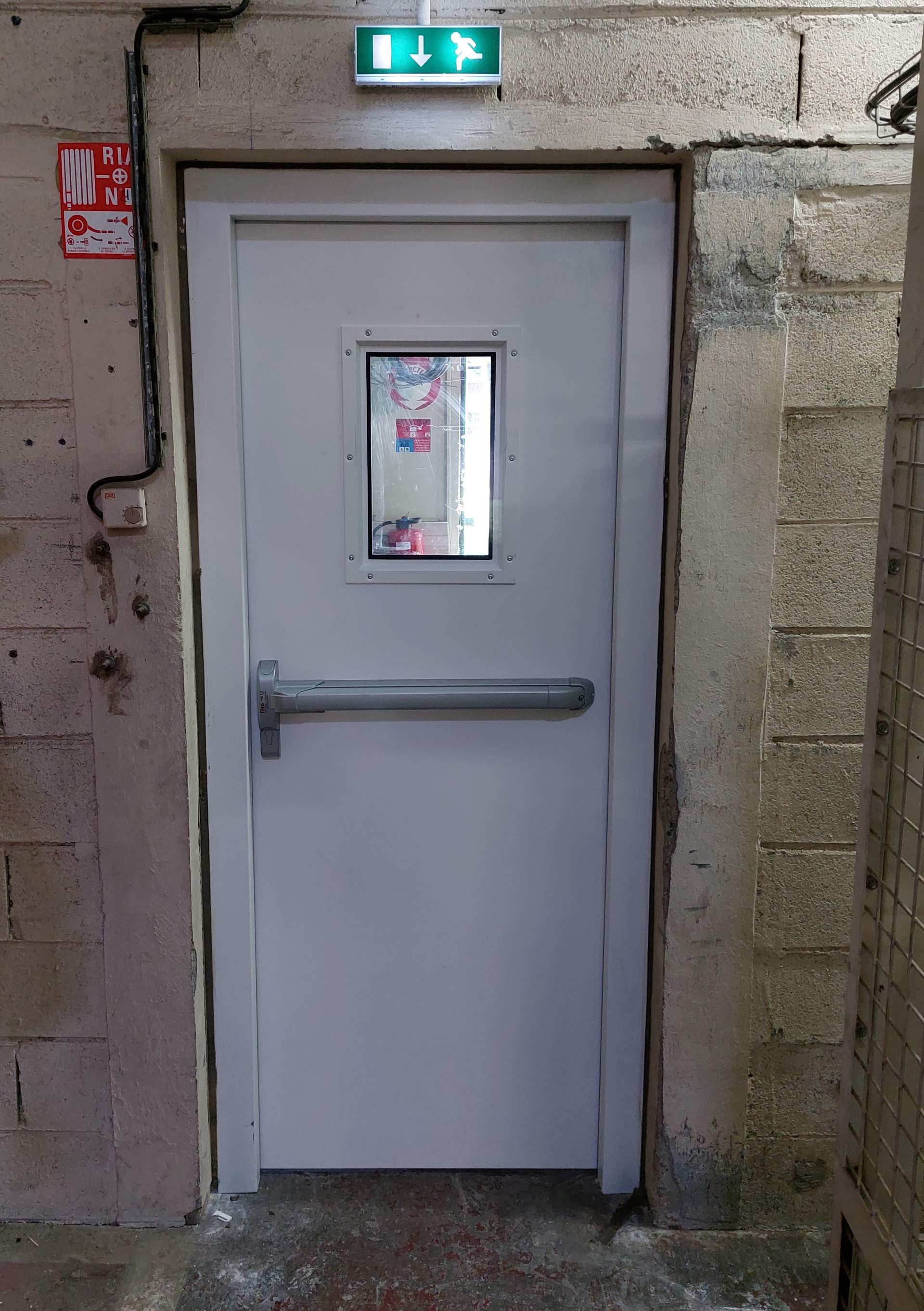 Installation d’une porte piétonne coupe-feu sur un site de logistique à AGEN