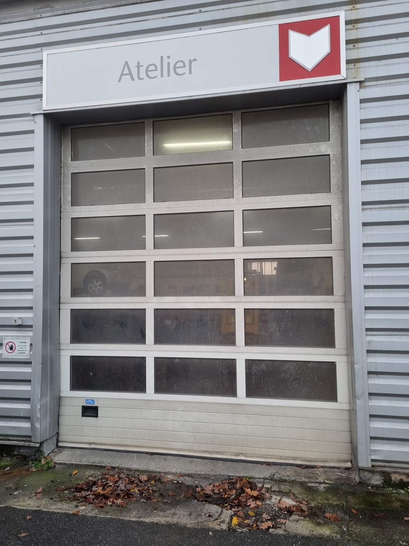 Installation d'une porte souple avec rideau métallique à Toulouse