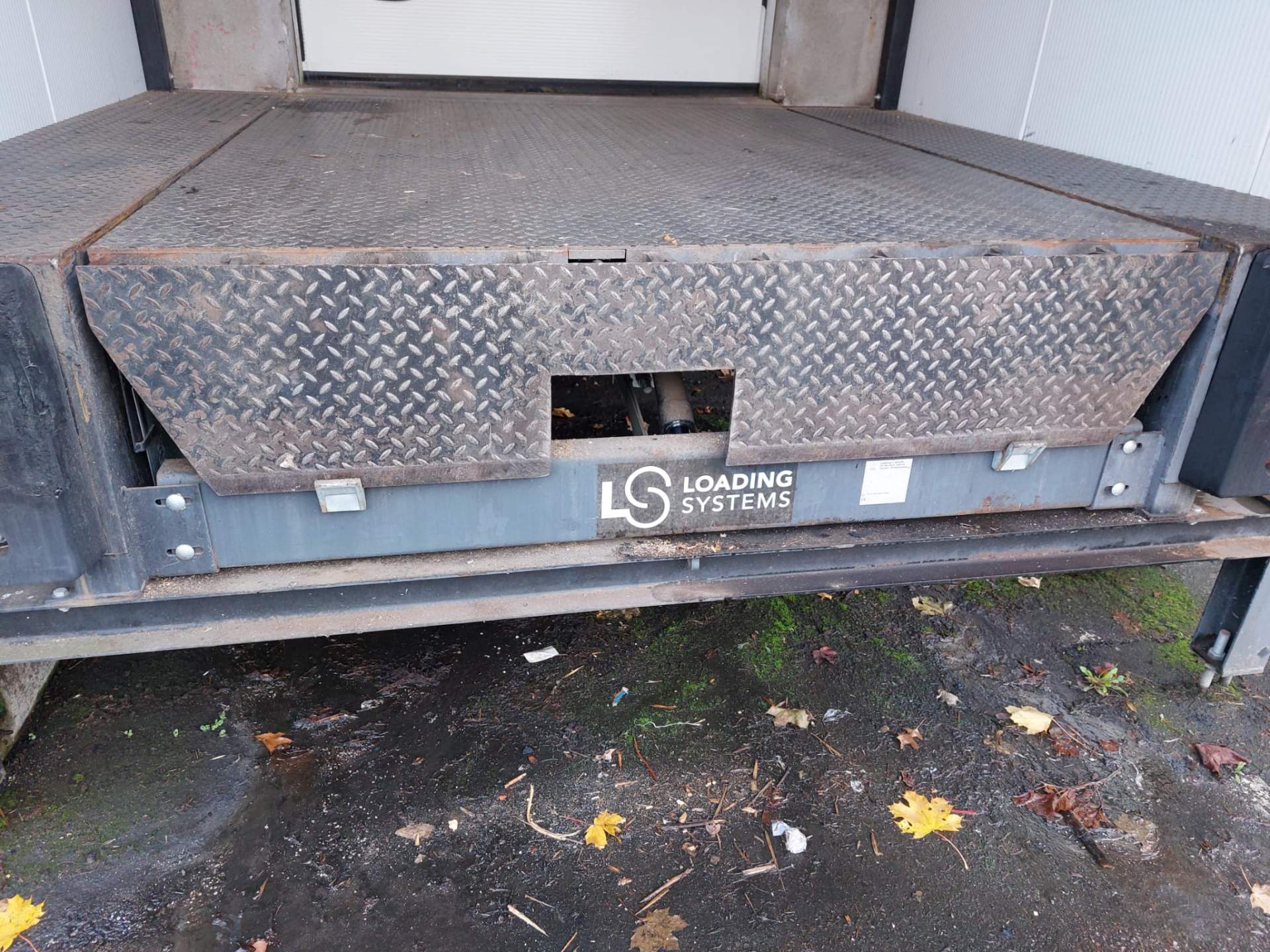 Remplacement de niveleurs de quai pour une société à Toulouse