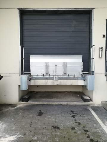 Pose d'une mini rampe de quai manuelle