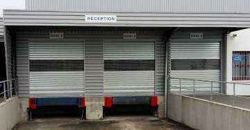 Installation de rideaux métalliques pour fermeture de quai à Saint-Loubes