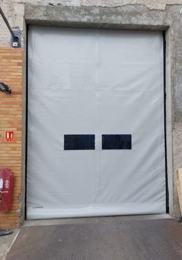 Installation de systèmes bi-portes sur un site de logistique à Toulouse.