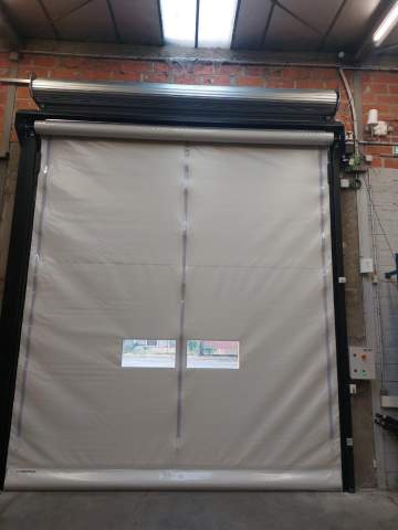 Installation de systèmes bi-portes sur un site de logistique à Toulouse.