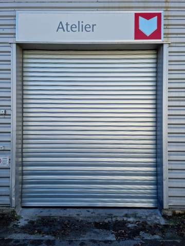 Installation d'une porte souple avec rideau métallique à Toulouse